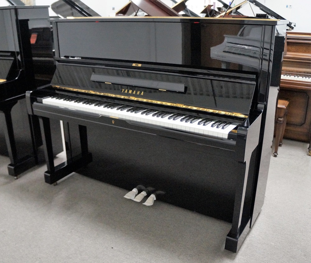 پیانو آکوستیک Yamaha U1