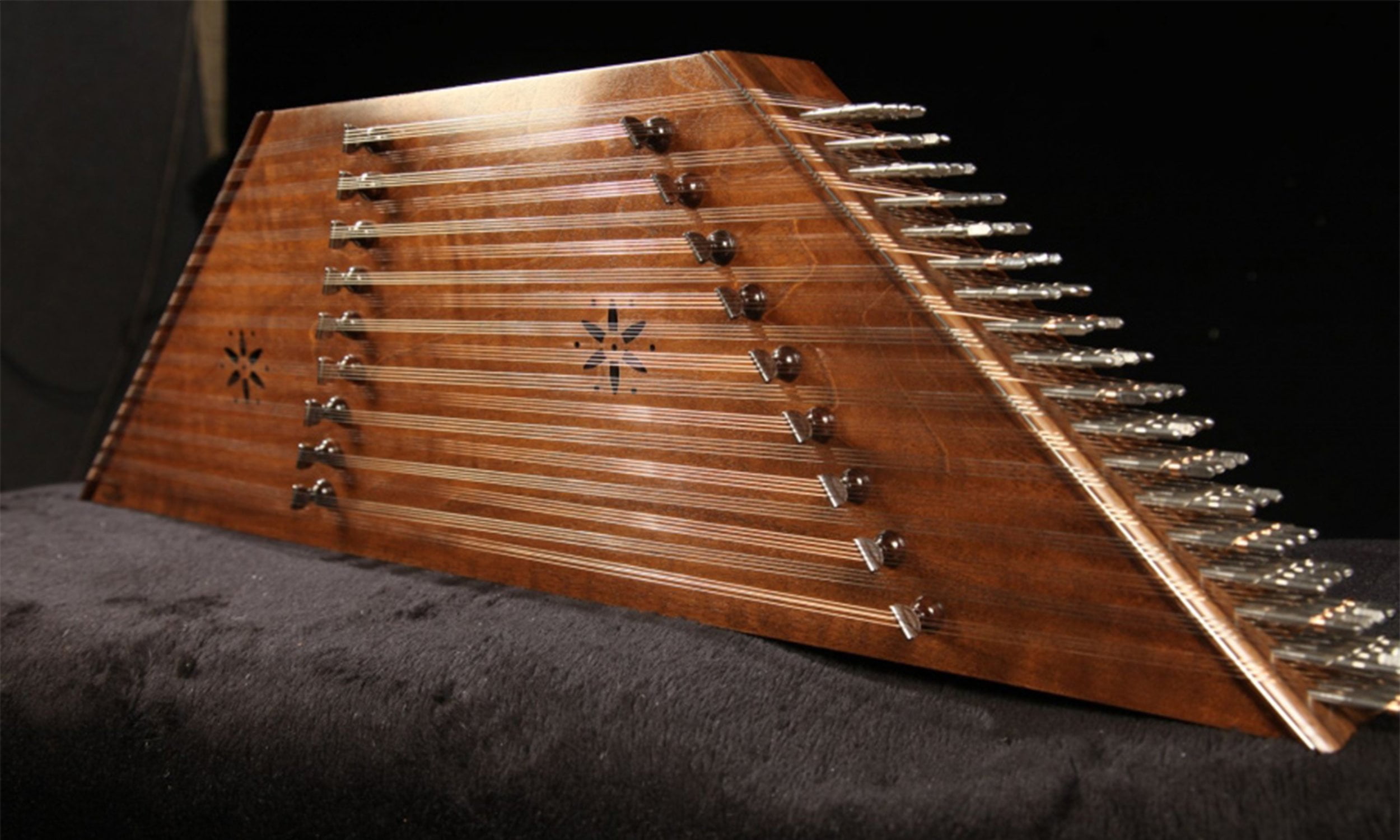 Santur музыкальный инструмент