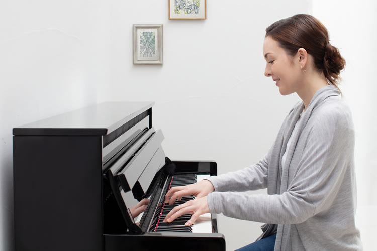 مقایسه-پیانوهای-برند-Yamaha-و-Kurzwei