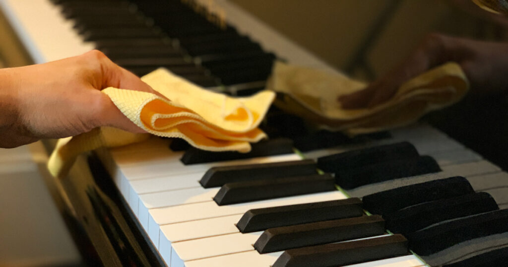 نحوه تمیز کردن کلاویه پیانو