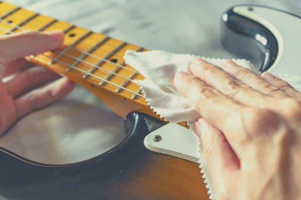 روش نگهداری و تمیز کردن گیتار