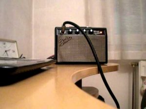 Fender-Mini-65-Twin-2x3-Combo-Amp-میز