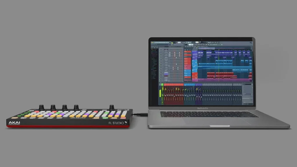 نمای میدی کنترلر Akai Fire NS در کنار رابط نرمافزار FL Studio